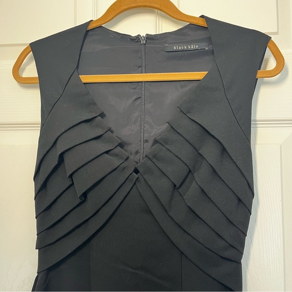 Black Halo Black Midi Dress with Elegant Silhouette - Picture 4 of 8